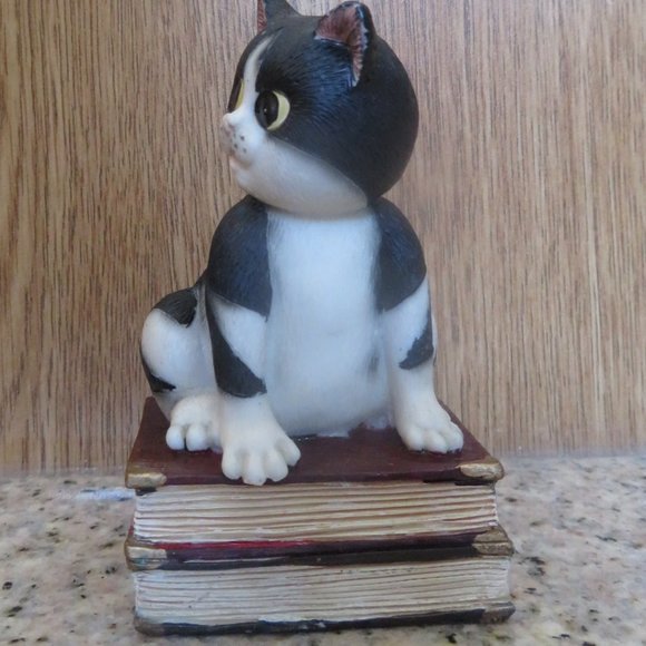 *Vintage* Resin CAT on Books with Spilled Ink Figurine (F44) - Picture 5 of 7